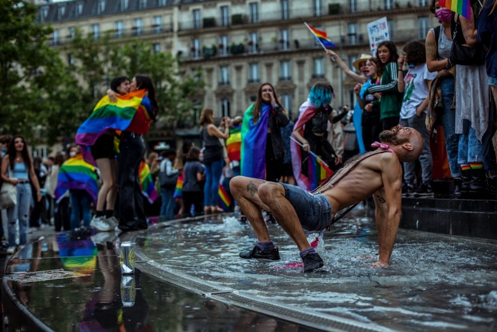 Bars Gay en Province France : Guide des Tendances 2026