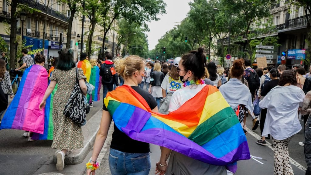 Discrimination LGBT+ en province : recours et droits en 2026